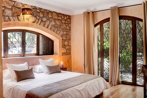 6 makuuhuonetta, silitysrauta/-lauta, Wi-Fi, vuodevaatteet