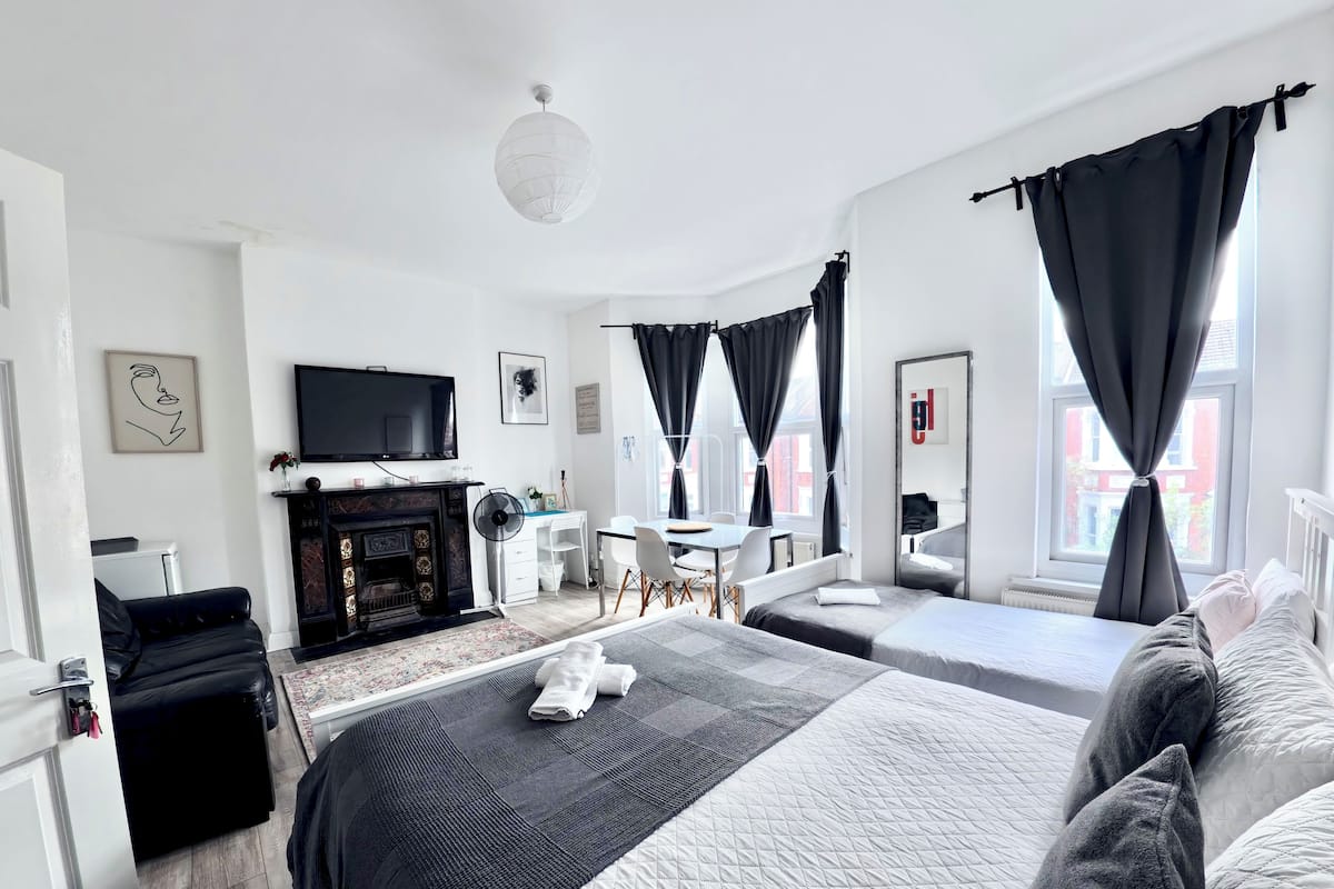Laptop workspace, free WiFi, bed sheets