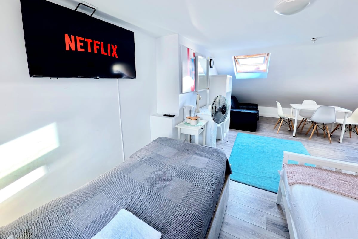 Laptop workspace, free WiFi, bed sheets