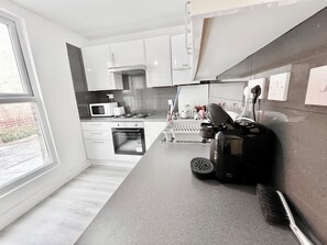 Ovn og kjøkkenutstyr