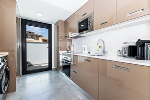 Geladeira, micro-ondas, fogão, cooktop