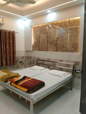 Premium Room - SHREE DELHI GUJARATI SAMAJ (New Delhi)