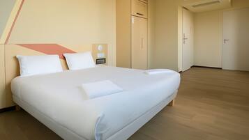 Quarto standard, várias camas, acessível | Roupas de cama premium, camas Select Comfort