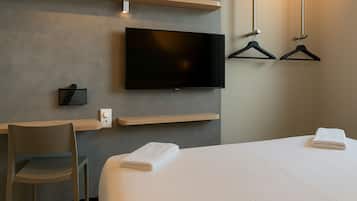 Standaard kamer, Meerdere bedden, toegankelijk voor mindervaliden | Woonruimte | Een kantoor