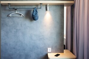Mörkläggningsgardiner, ljudisolering, gratis wi-fi och sängkläder