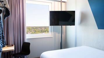 Standard Room, 1 Double Bed | Blackout drapes, soundproofing, free WiFi, bed sheets