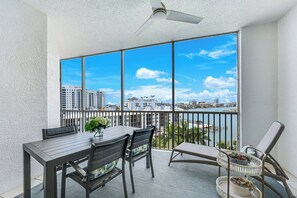 Outdoor dining - Walk to the Beach! (Naples)