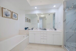 Bathroom - Walk to the Beach! (Naples)