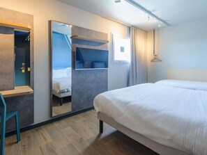 Triple Room, Multiple Beds, Accessible (Smart) - Ibis Budget La Rochelle Puilboreau (Puilboreau)