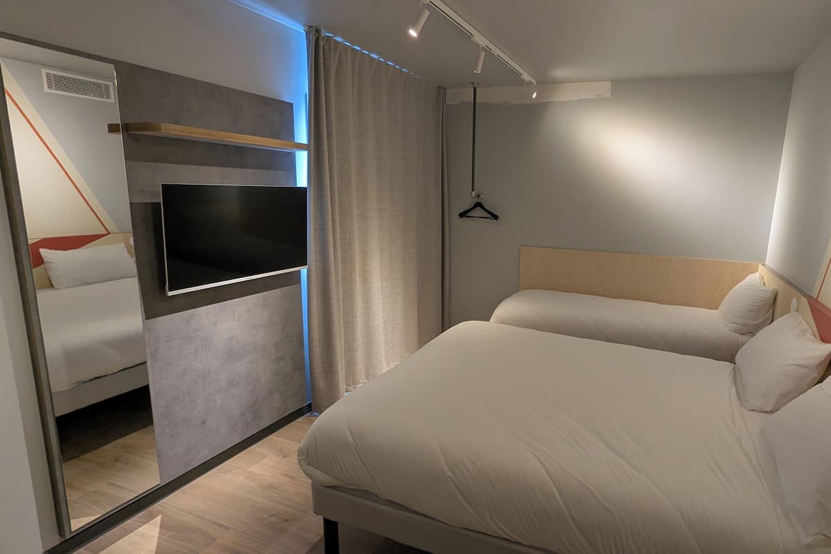 Habitación triple, varias camas, con acceso para personas discapacitadas (Smart)