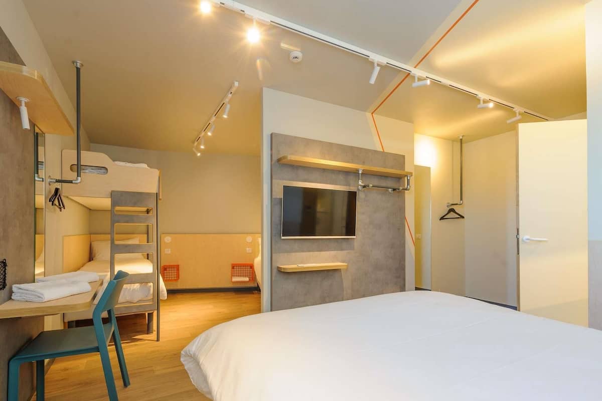 Family Room, Multiple Beds, Accessible