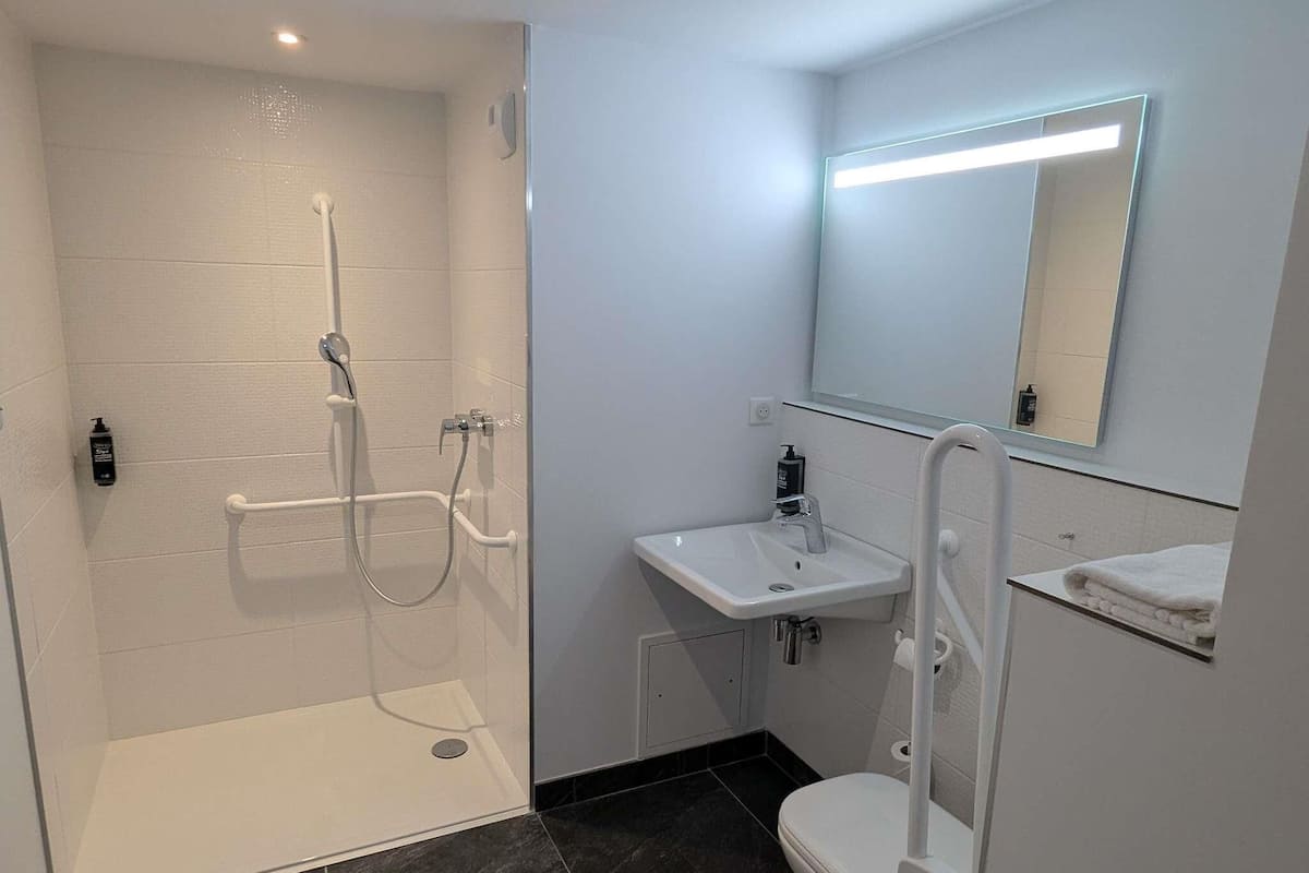 Triple Room, Multiple Beds, Accessible (Smart)