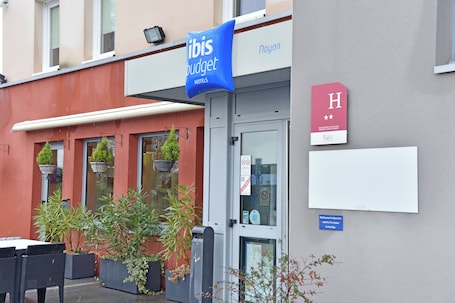 Fassade der Unterkunft. Ibis Budget Noyon