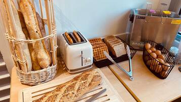 Daily buffet breakfast (EUR 8.90 per person)