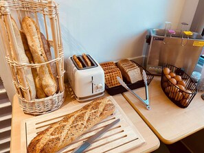 Daily buffet breakfast (EUR 8.90 per person) - Ibis Budget Noyon (Noyon)