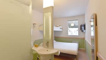 Triple Room, 1 Double Bed | Free WiFi