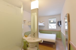 Triple Room, 1 Double Bed | Free WiFi