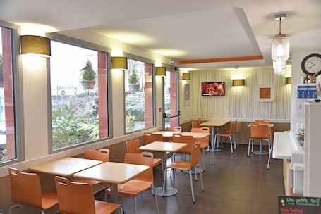 Rezeption. Ibis Budget Noyon