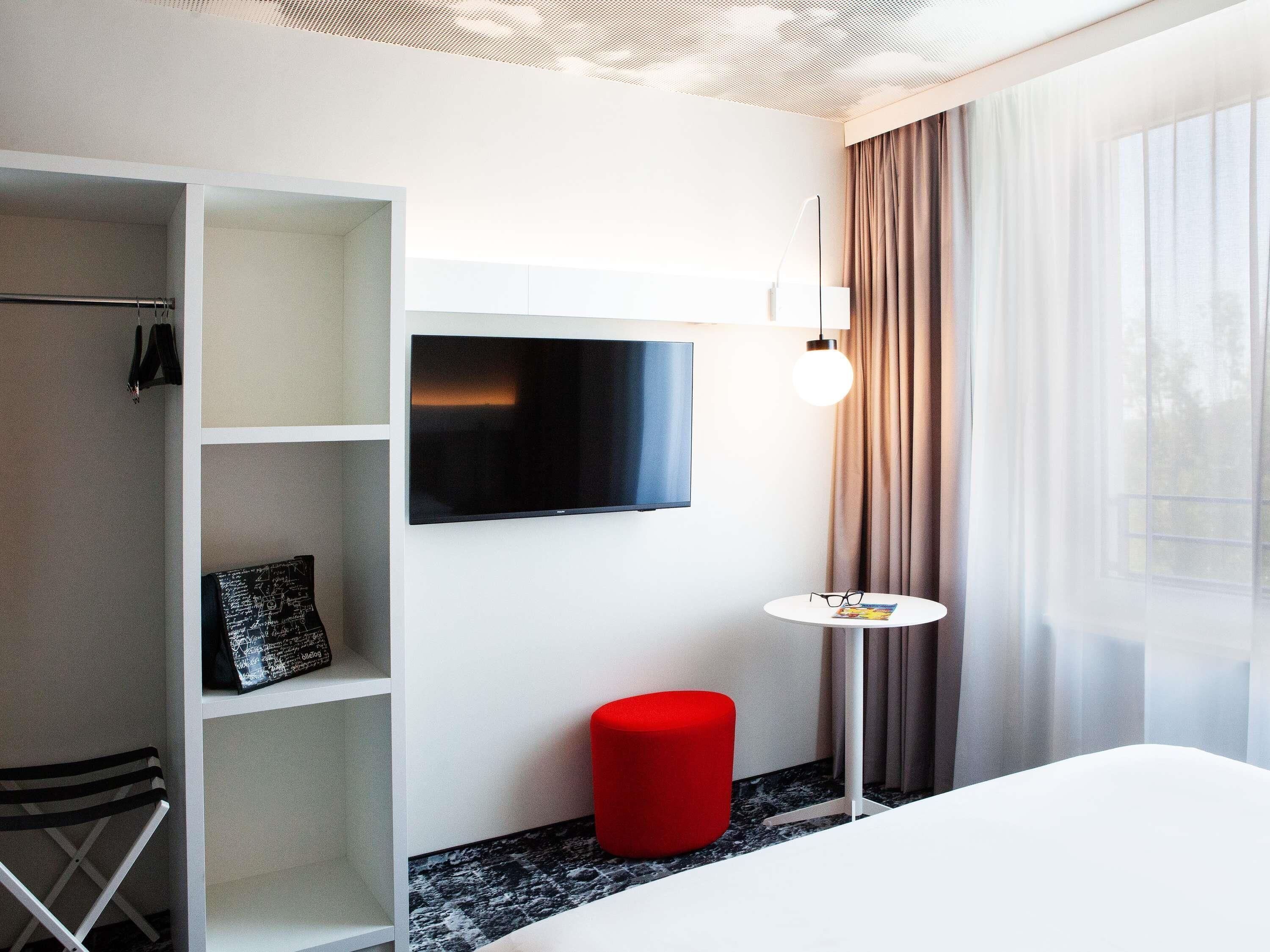 Standard Room, 1 Queen Bed