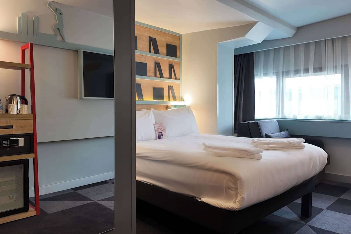 Chambre, 1 lit double et 1 canapé-lit