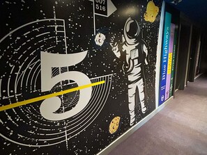A wall with a large number '5' and an astronaut illustration. - Ibis Styles Ankara (Ankara)
