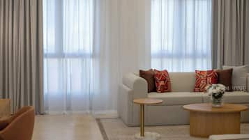 Deluxe King Room | In-room safe, desk, blackout curtains, rollaway beds