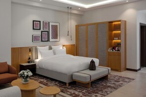 Escritorio, wifi gratis y ropa de cama