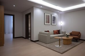 Escritorio, wifi gratis y ropa de cama