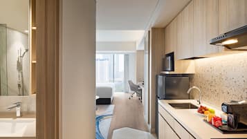 Swiss Advantage Studio with Twin Bed | 客房內保險箱、熨斗/熨衣板、免費搖籃/嬰兒床、折疊床/加床