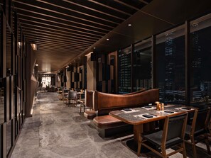 6 restaurants; ze serveren er ontbijt, lunch en diner 