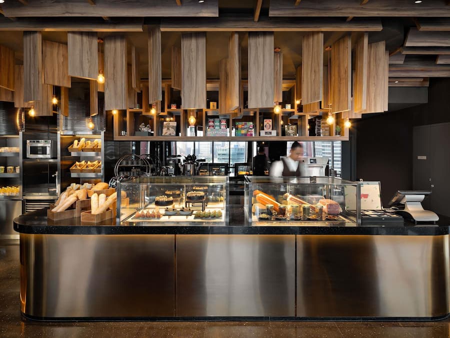 6 restaurants, breakfast, lunch, dinner served; international cuisine