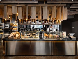6 restaurants, breakfast, lunch, dinner served; international cuisine