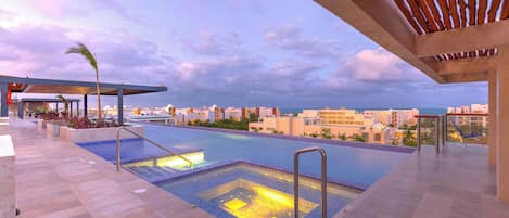 Piscina all'aperto, una piscina riscaldata