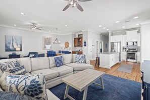TV - East Side of Beautiful Beach Front Duplex With Pool (Gulf Shores)