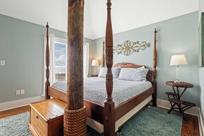 6 bedrooms, WiFi, bed sheets