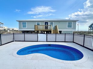 Outdoor pool - Updated, budget friendly 4br/2ba beach home. Steps to the beach- gorgeous views. (Gulf Shores)