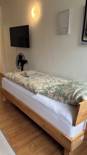 1 bedroom, WiFi, bed sheets