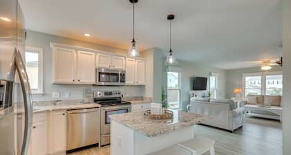 Walk to Shore: Multi-deck Townhome in Kure Beach!
