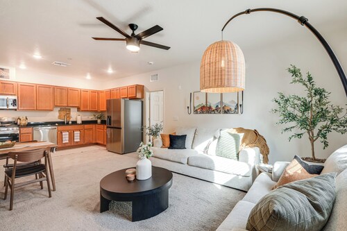 1 Mi to Dtwn Flagstaff: Condo w/ 2 Balconies!