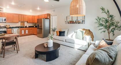 1 Mi to Dtwn Flagstaff: Condo w/ 2 Balconies!