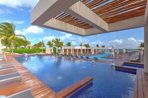 Outdoor pool - Exclusive Escape with Pools, BBQ & 5 Min to Beach (Cancún)
