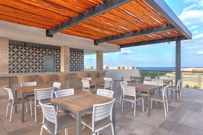 Outdoor dining - La Amada Residences | Hot Tub, Pools, Beach & Golf (Cancún)