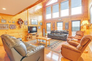 House (6 Bedrooms) | Interior