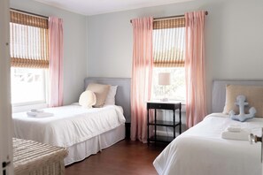 6 habitaciones, tabla de planchar con plancha, cuna de viaje y wifi 