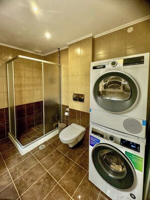 Hair dryer, towels, soap, toilet paper - Casa Nicholas (Malia)
