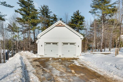 6 Mi to Lake Winnipesaukee: New Hampshire Home