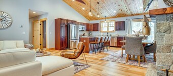 6 Mi to Lake Winnipesaukee: New Hampshire Home