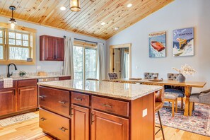 House (4 Bedrooms) | Interior