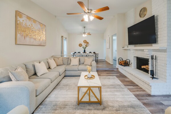 Sports Fan Grand Prairie Base For Families! - Arlington, TX