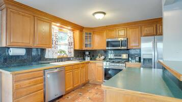 House (4 Bedrooms) | Interior